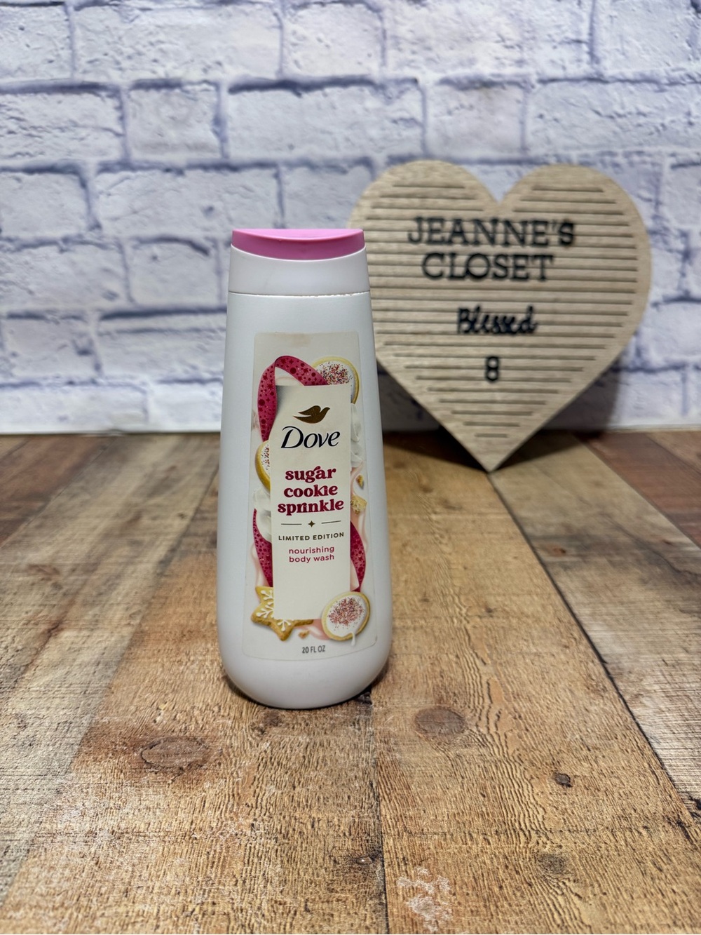 Dove Sugar Cookie Sprinkle Limited Edition Liquid Body Wash Unisex 20 fl oz. 
Ne